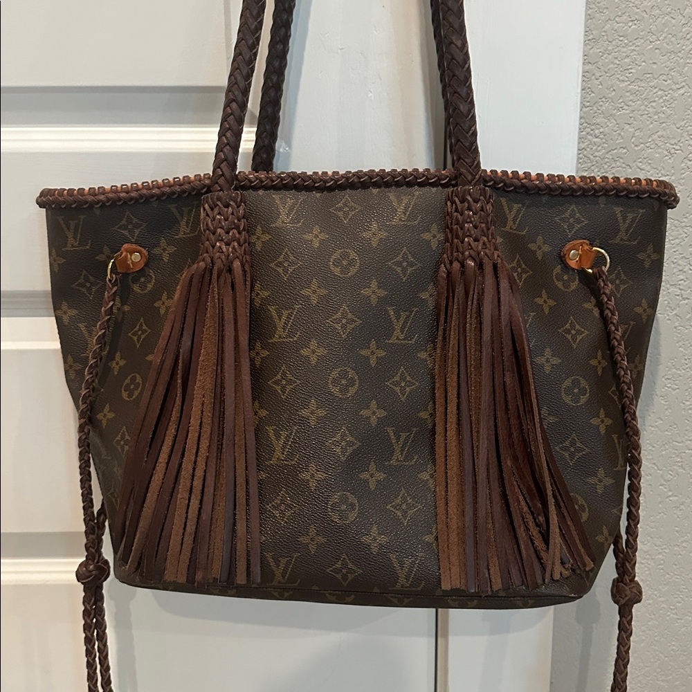 Louis Vuitton Neverfull Tote